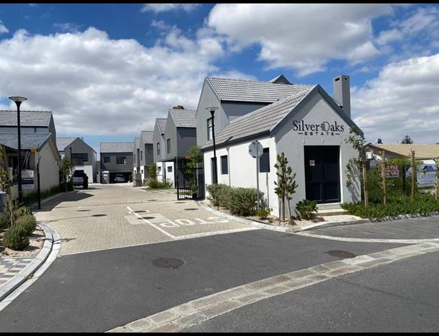 3 BEDROOM TOWNHOUSE FOR SALE IN SILVER OAKS